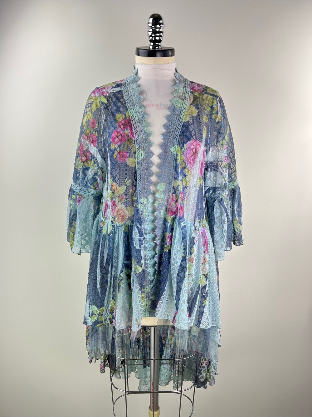 💚 3539. Sheer Floral Lace Kimono in Blue and Pink